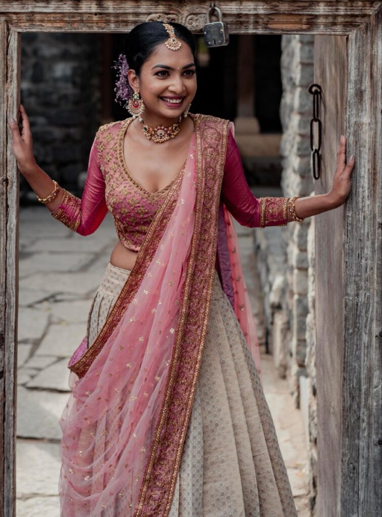 Banarasi Lehenga Sleeve Boat Neck Modern Lehenga Blouse Designs: